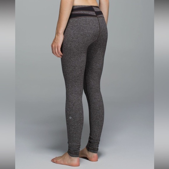Lululemon Black Gray Chevron Wunder Under Leggings Size 10 - Picture 2 of 9